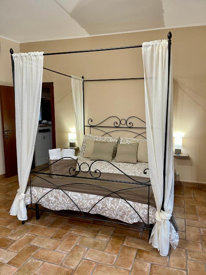 Montecalvello Casa Vacanze La Piazzetta Del Castello מראה חיצוני תמונה