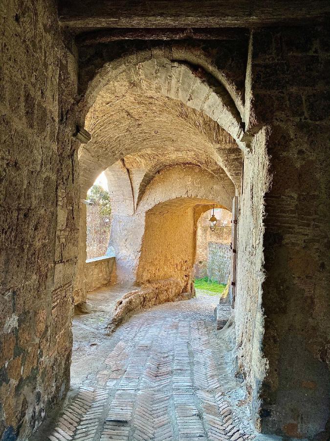 Montecalvello Casa Vacanze La Piazzetta Del Castello מראה חיצוני תמונה